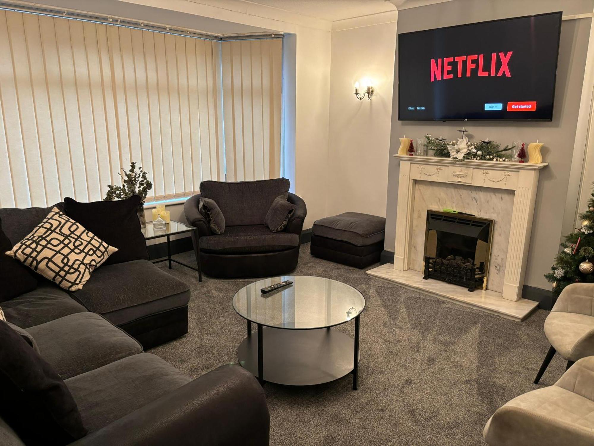 Cozy 3 Bed Home In Halifax With Secure Parking - Long & Short Stays Welcome! Екстер'єр фото